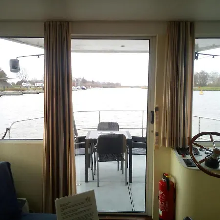 Botel Hausboot Levitate Im Hafen Von *