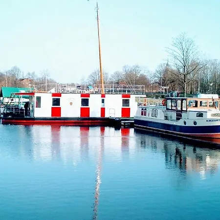 Botel Hausboot Levitate Im Hafen Von Barssel (Cloppenburg)