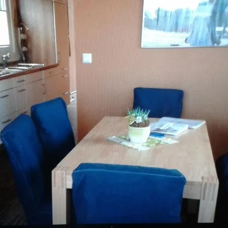 Ботель Hausboot Levitate Im Hafen Von Barssel (Cloppenburg)