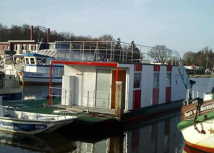 Hausboot Levitate Im Hafen Von *