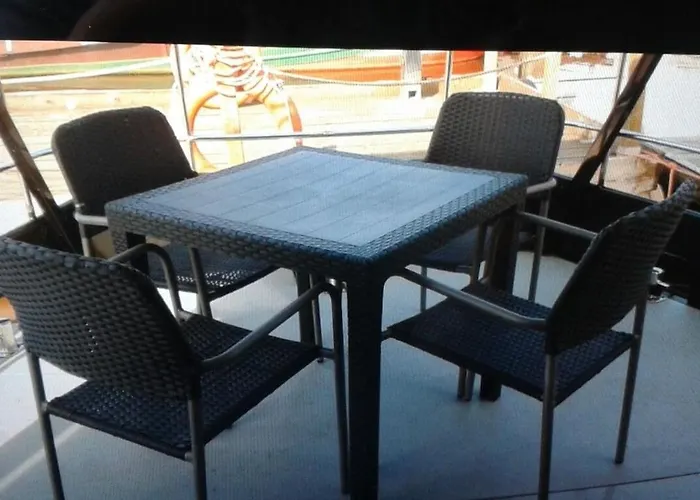 Botel Hausboot Levitate Im Hafen Von Barssel (Cloppenburg)