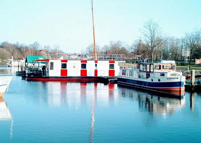 Botel Hausboot Levitate Im Hafen Von Barssel (Cloppenburg)