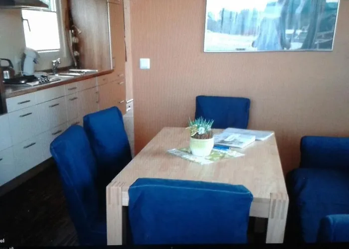 Botel Hausboot Levitate Im Hafen Von Barssel (Cloppenburg)